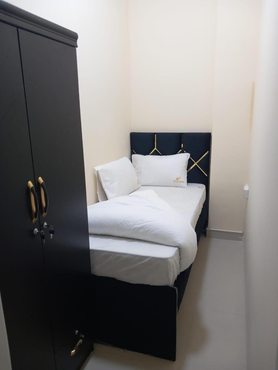 Four Stars Hostel Dubai Dış mekan fotoğraf